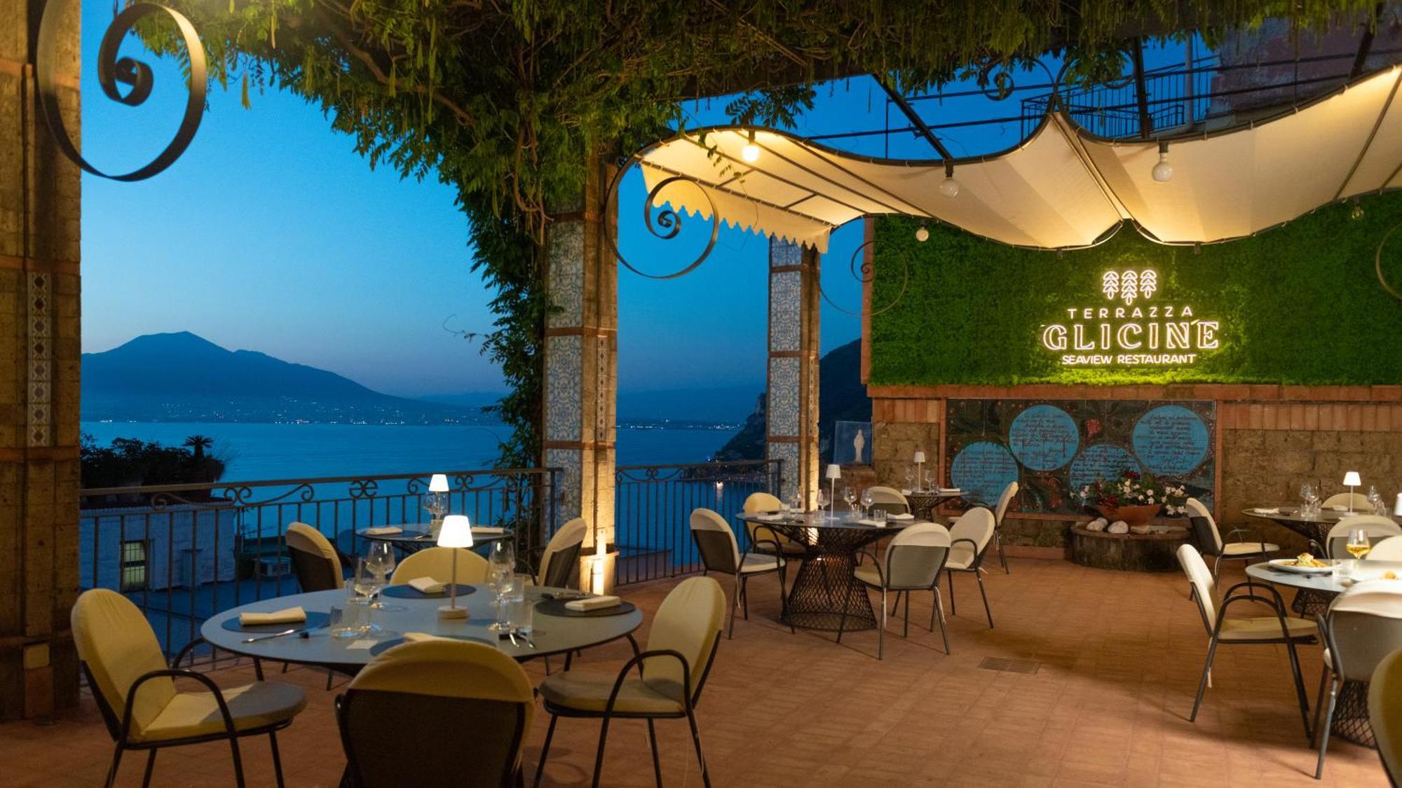 Aequa Hotel Vico Equense Buitenkant foto