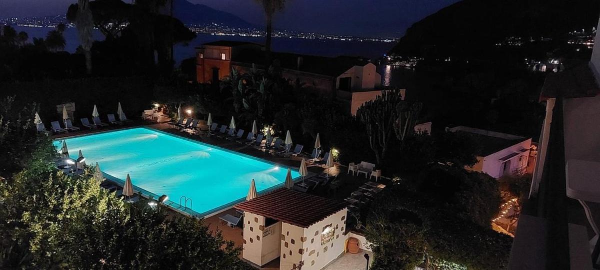 Aequa Hotel Vico Equense Buitenkant foto